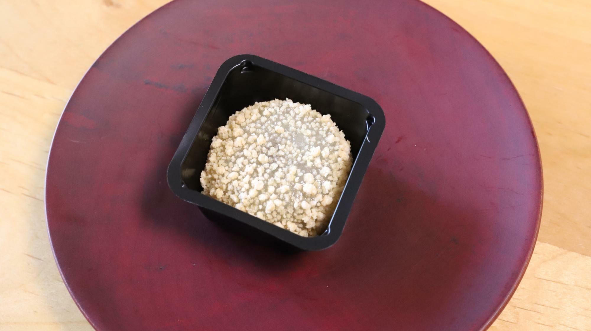 トレイに入っている一口サイズの和菓子、土佐日記